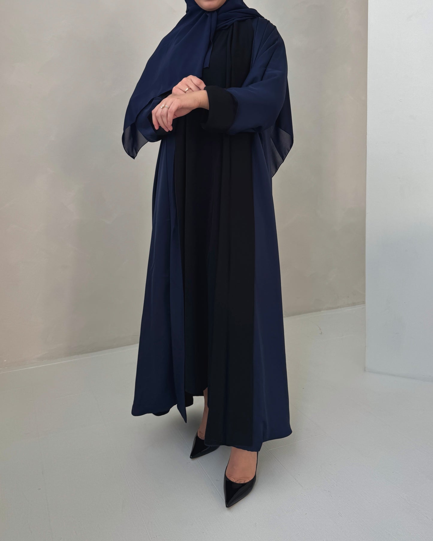 Nada Reversible Abaya • Black & Blue